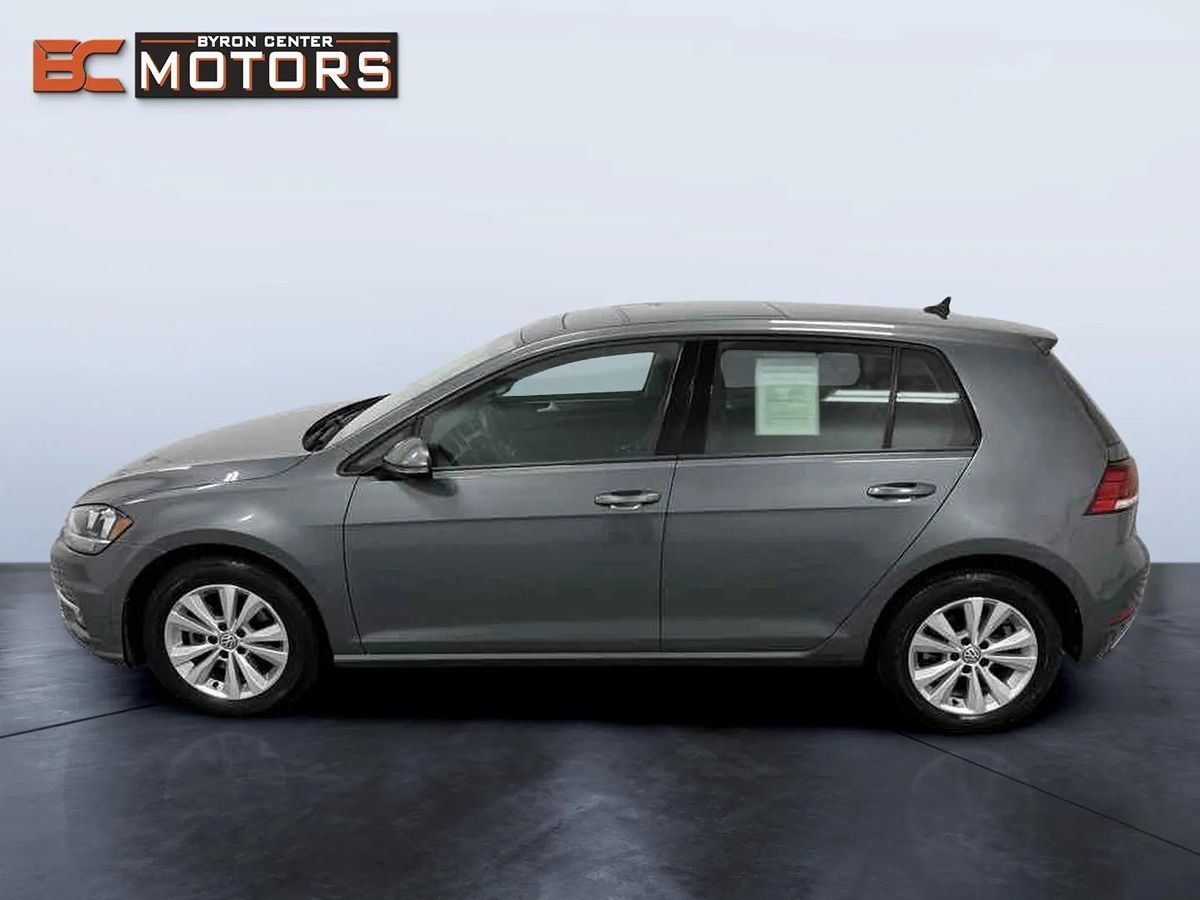2019 Volkswagen Golf SE photo 3