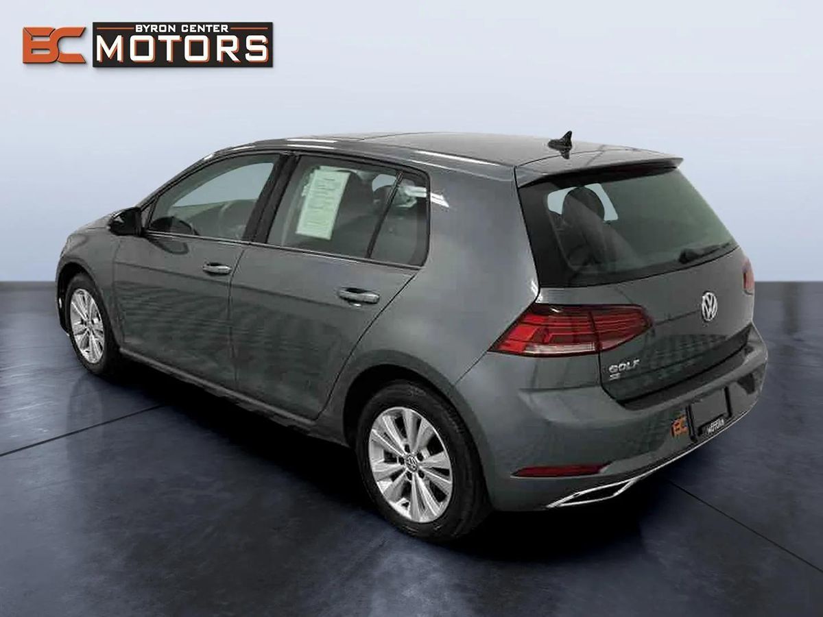 2019 Volkswagen Golf SE photo 4