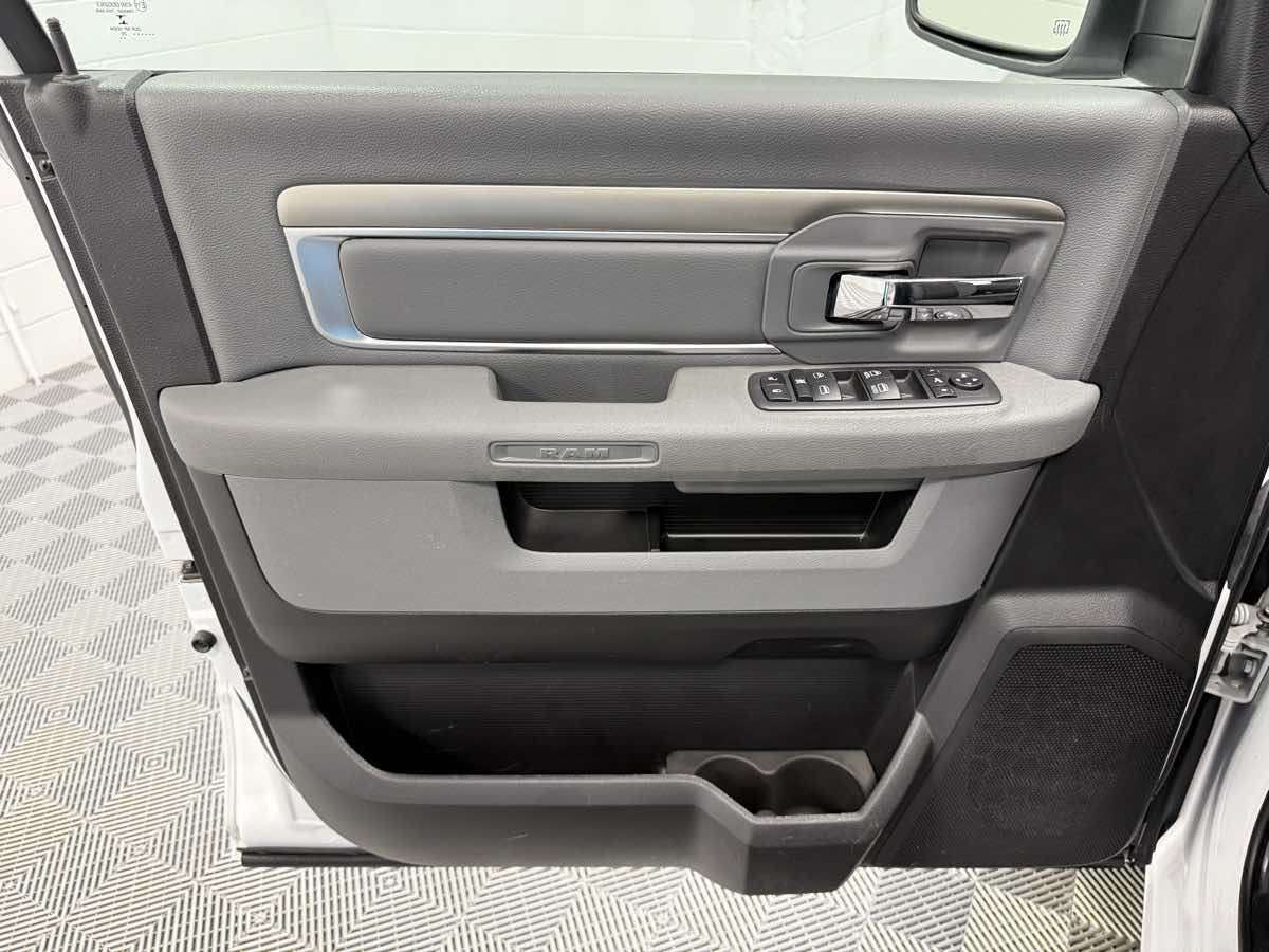 2020 Ram 1500 Classic Warlock photo 8