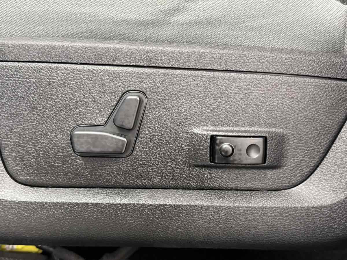 2020 Ram 1500 Classic Warlock photo 20
