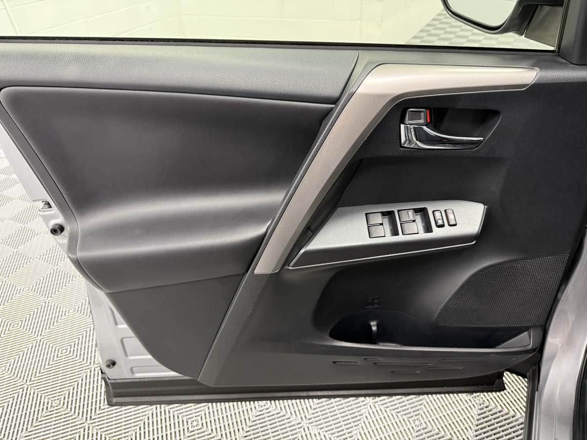 2018 Toyota RAV4 XLE photo 9