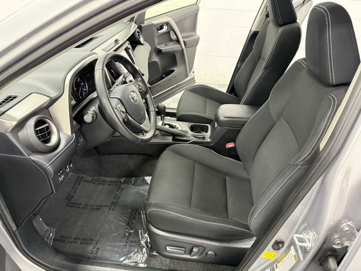 2018 Toyota RAV4 XLE photo 10