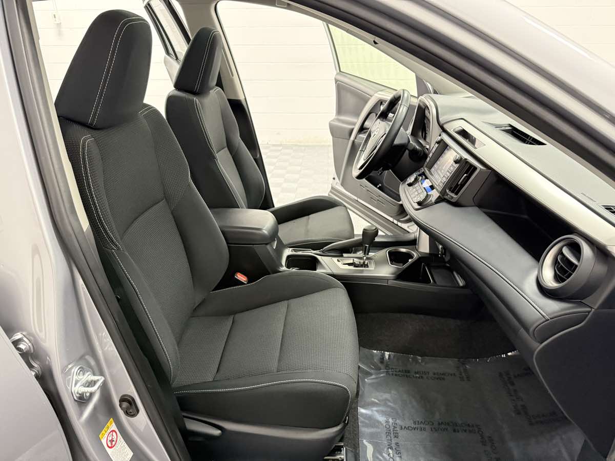 2018 Toyota RAV4 XLE photo 14