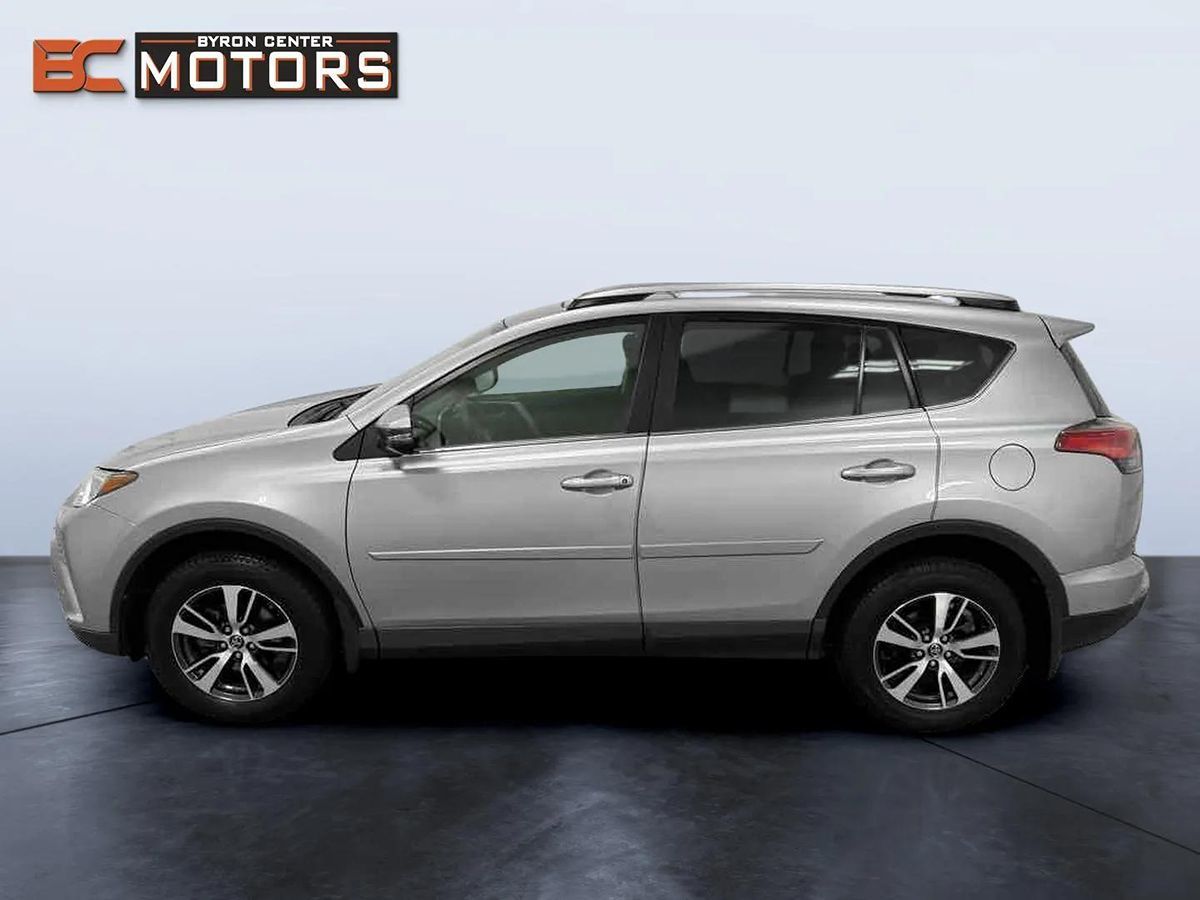 2018 Toyota RAV4 XLE photo 3