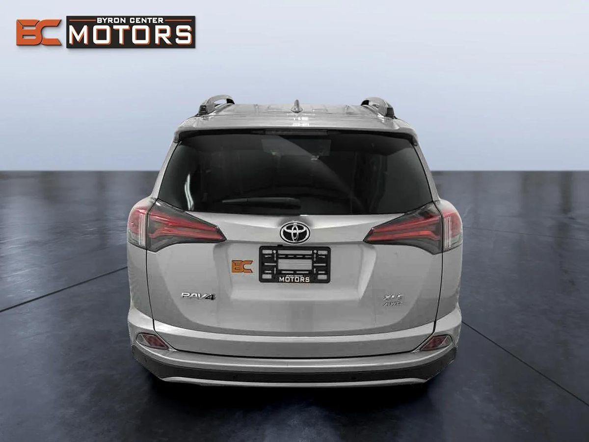 2018 Toyota RAV4 XLE photo 5