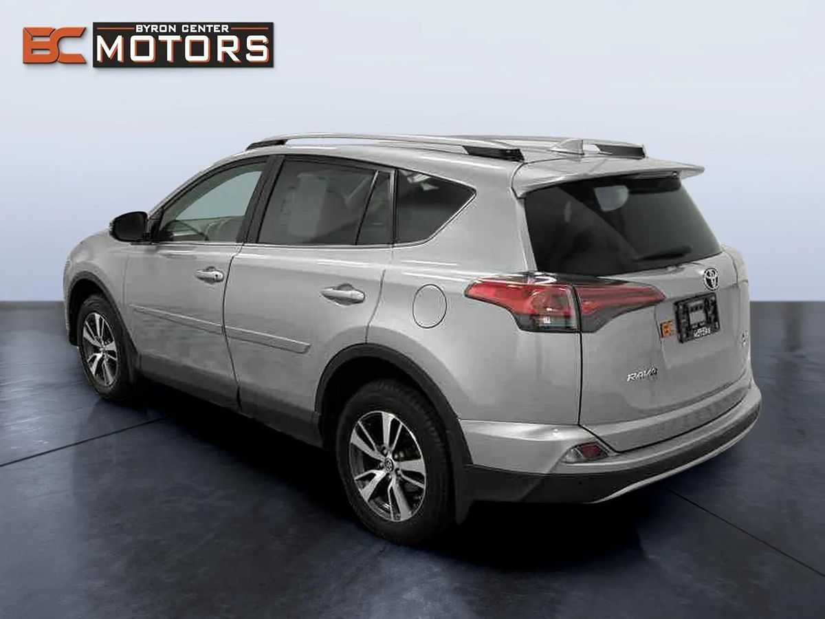 2018 Toyota RAV4 XLE photo 4