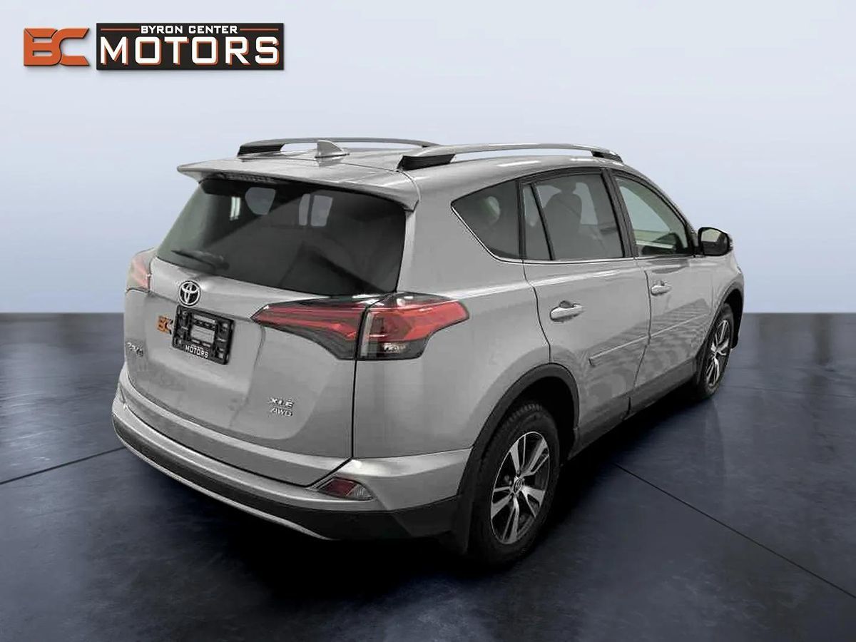 2018 Toyota RAV4 XLE photo 6