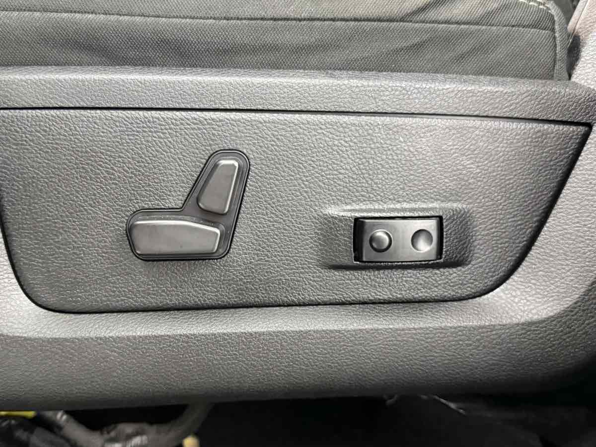 2021 Ram 1500 Classic Warlock photo 22