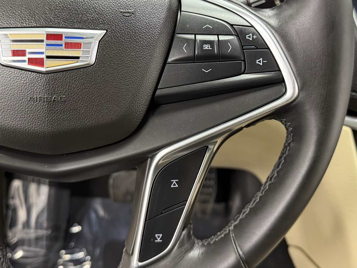 2017 Cadillac XT5 Premium Luxury photo 17