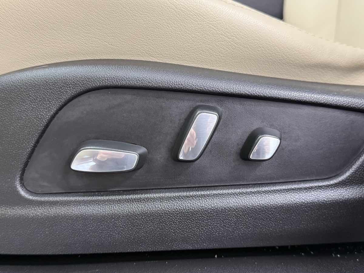 2017 Cadillac XT5 Premium Luxury photo 25