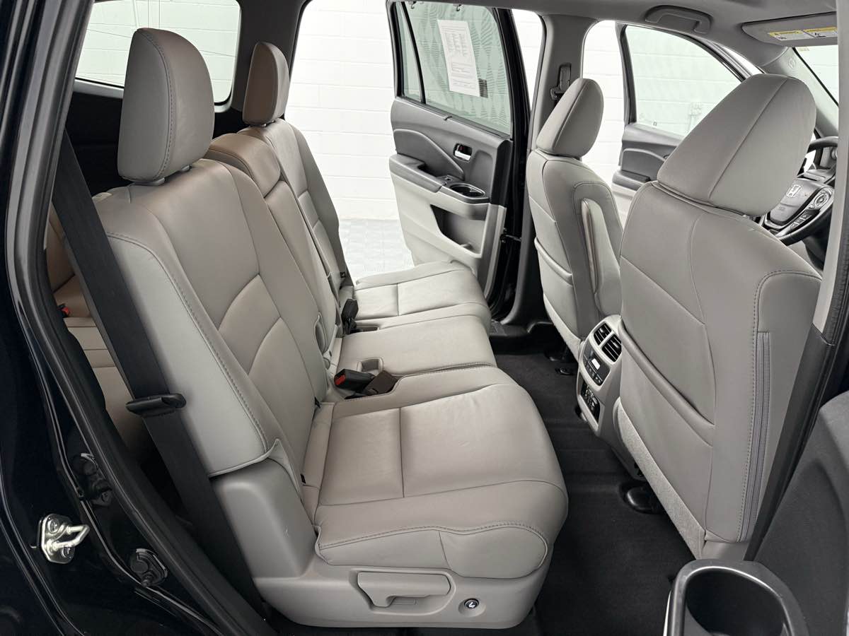 2017 Honda Pilot Touring photo 11