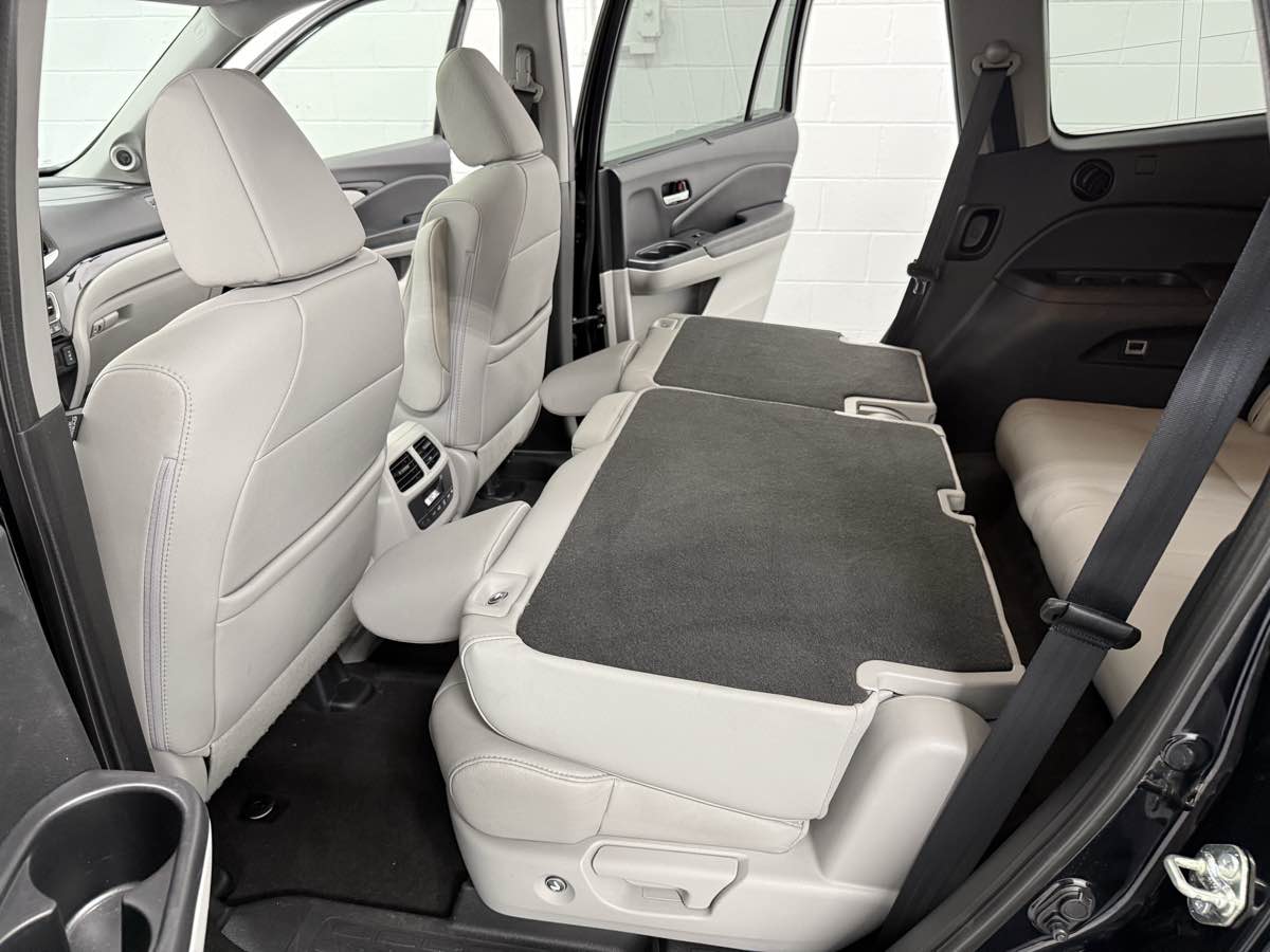 2017 Honda Pilot Touring photo 12
