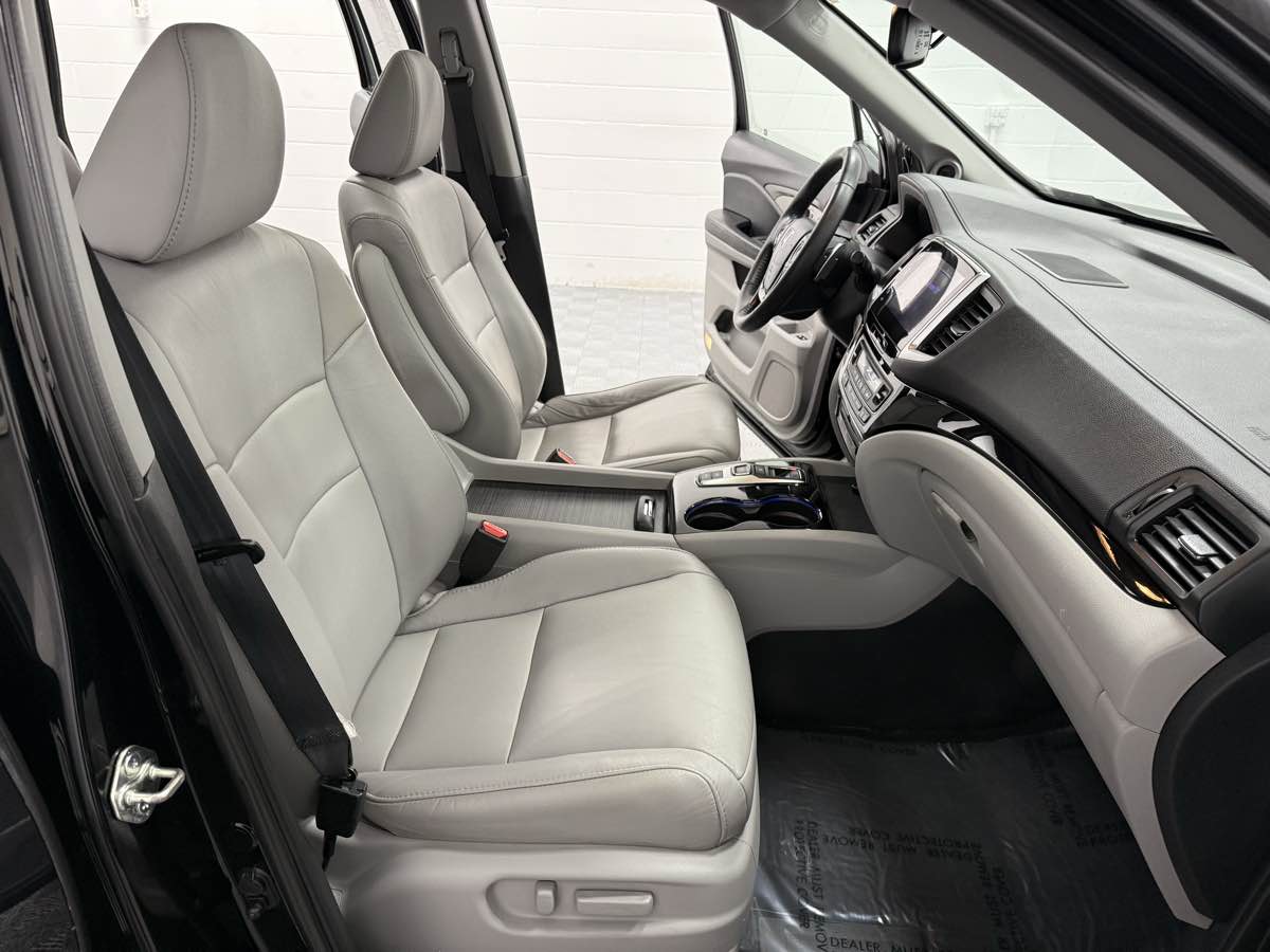 2017 Honda Pilot Touring photo 13