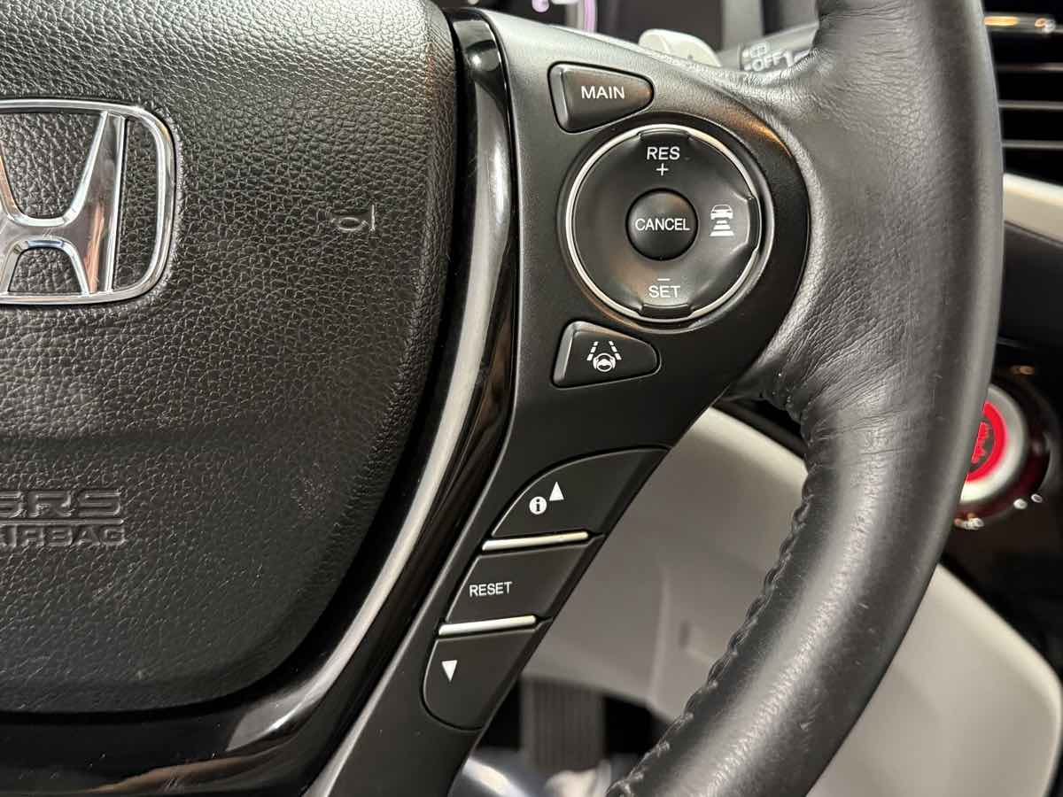 2017 Honda Pilot Touring photo 16