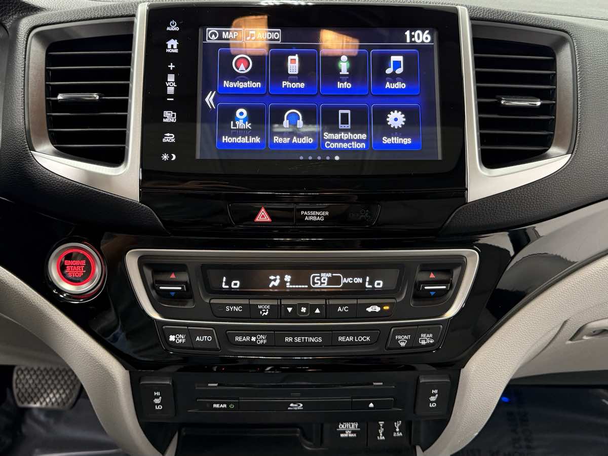 2017 Honda Pilot Touring photo 19