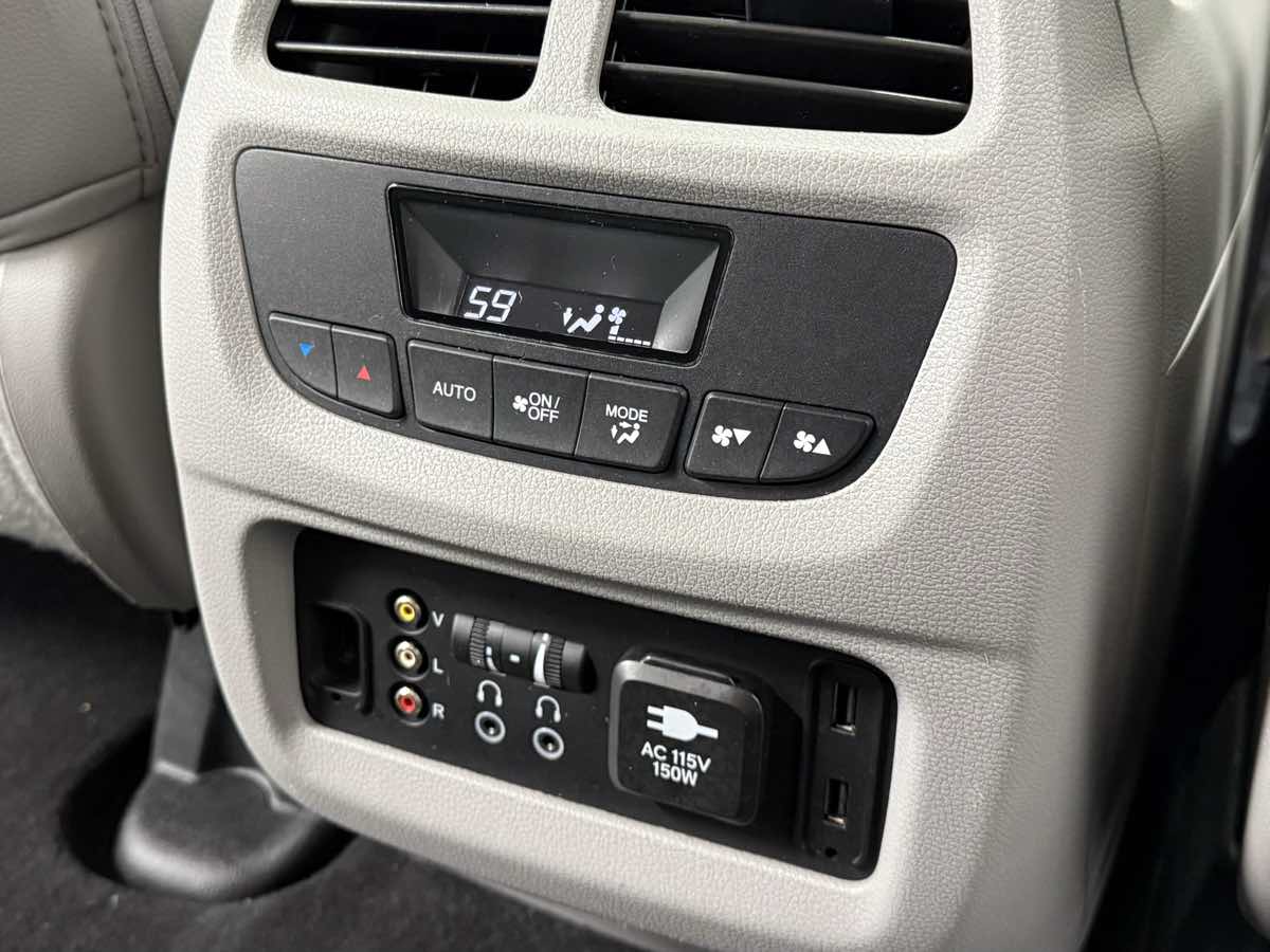 2017 Honda Pilot Touring photo 26