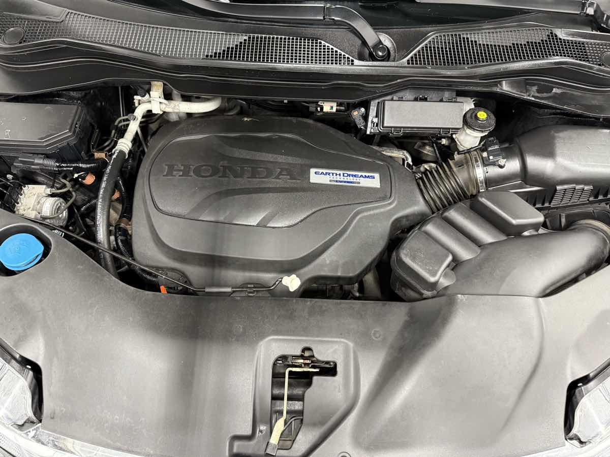 2017 Honda Pilot Touring photo 29