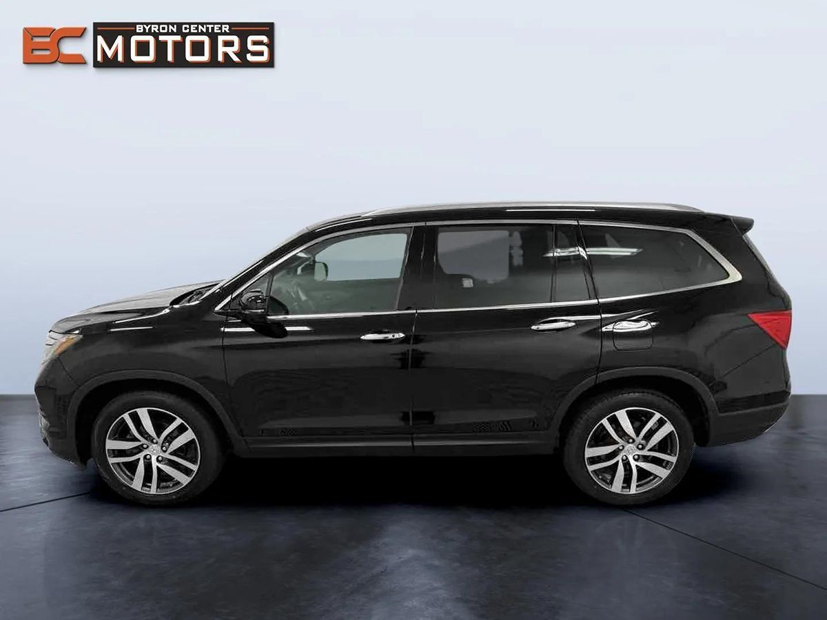 2017 Honda Pilot Touring photo 2