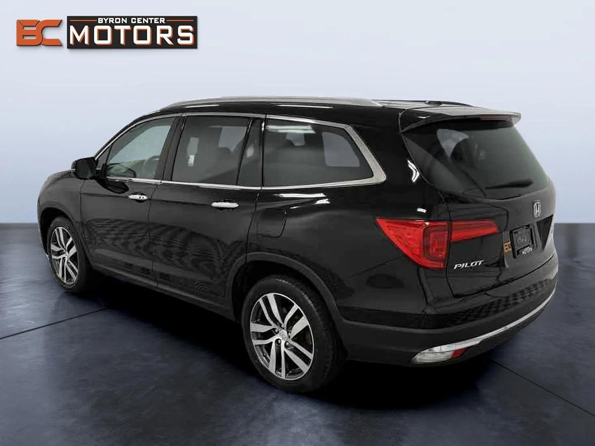 2017 Honda Pilot Touring photo 3