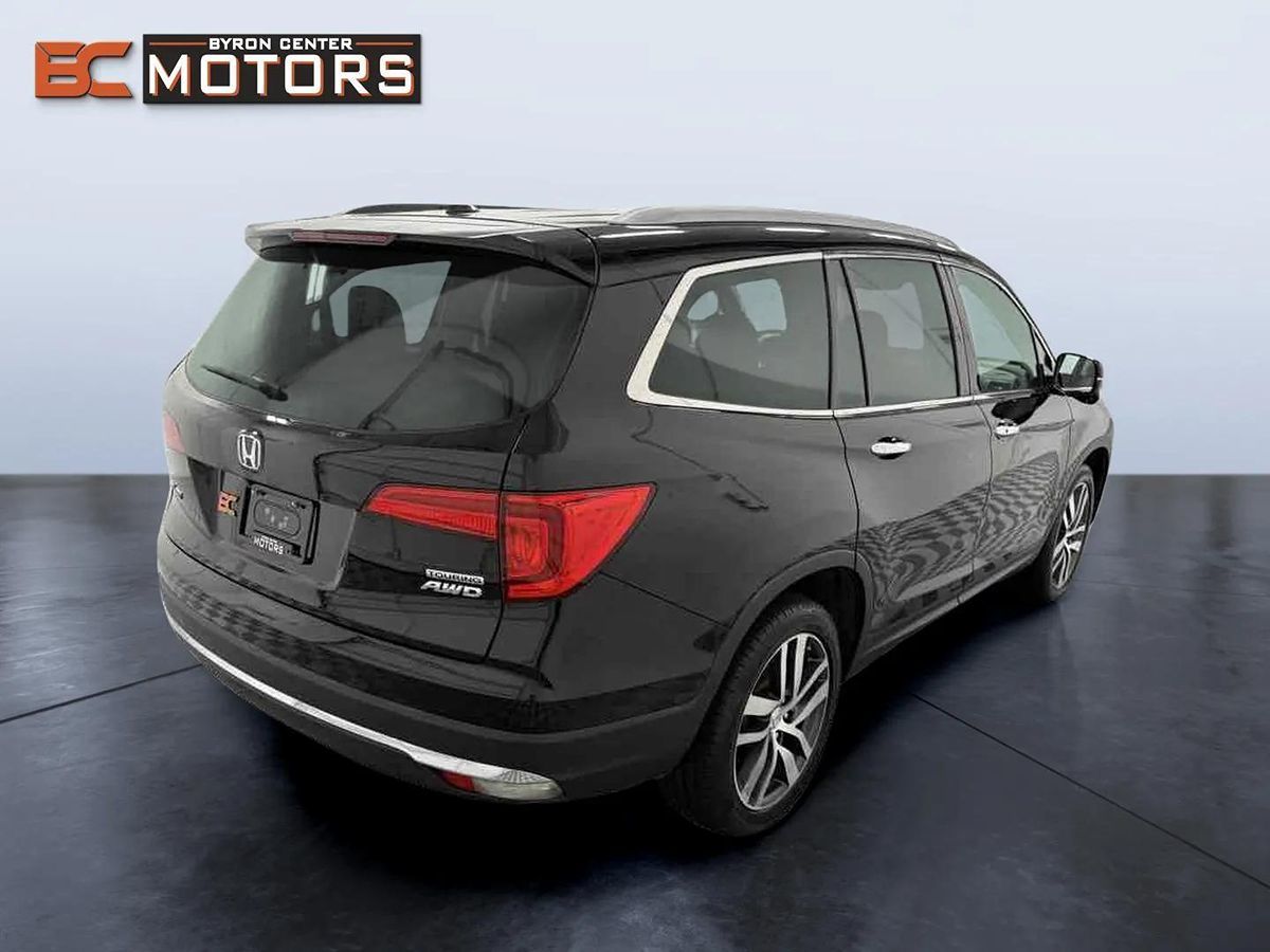 2017 Honda Pilot Touring photo 5