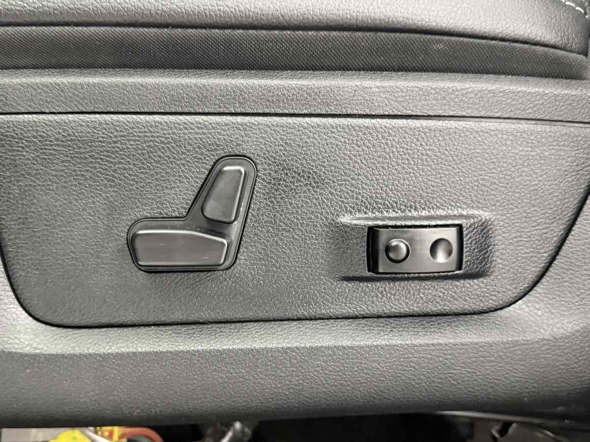 2017 Ram 1500 Sport photo 22