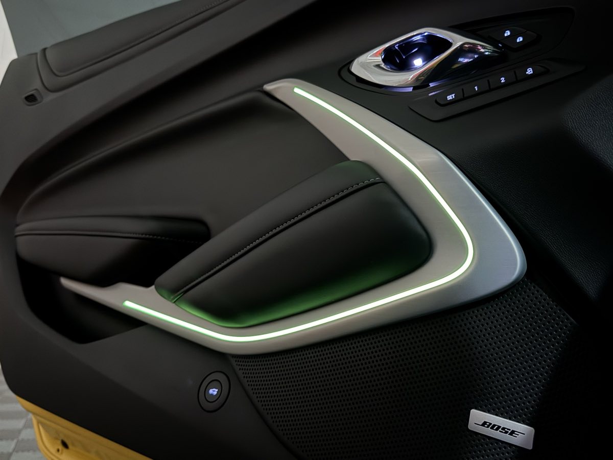 2016 Chevrolet Camaro 2SS photo 13