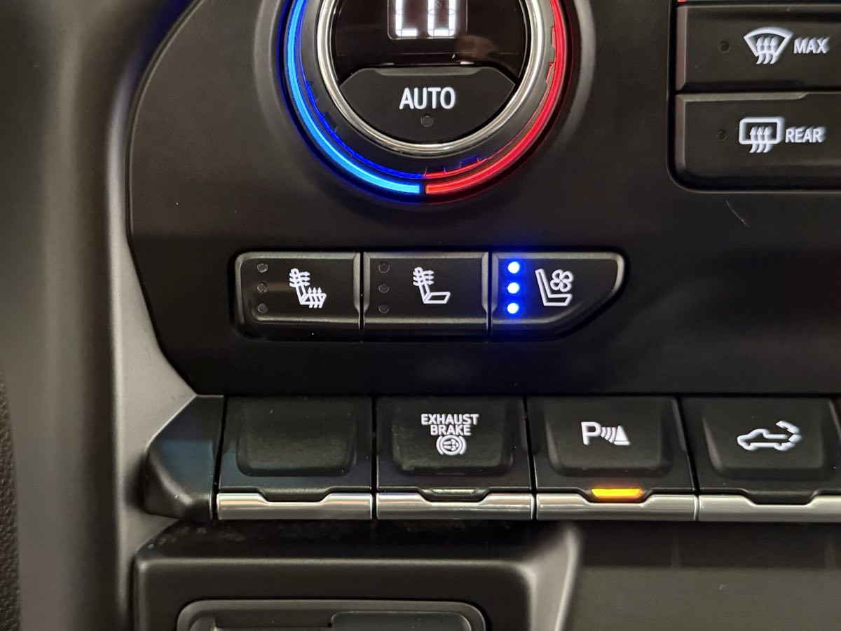 2021 Chevrolet Silverado 3500HD LTZ photo 22