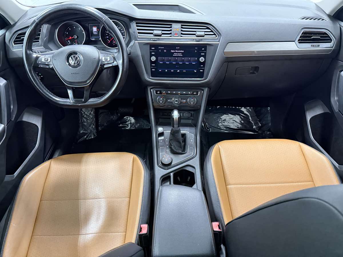2019 Volkswagen Tiguan SEL R-Line photo 8