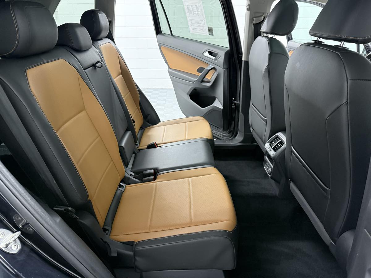 2019 Volkswagen Tiguan SEL R-Line photo 9