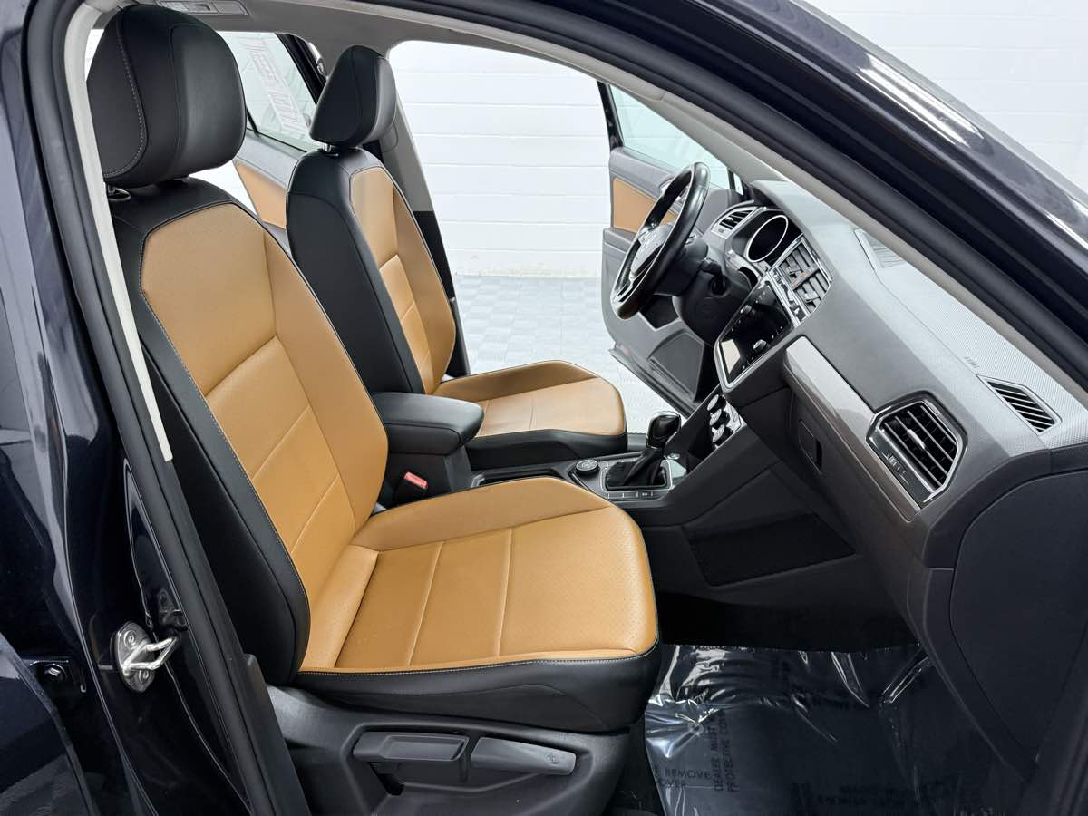2019 Volkswagen Tiguan SEL R-Line photo 11