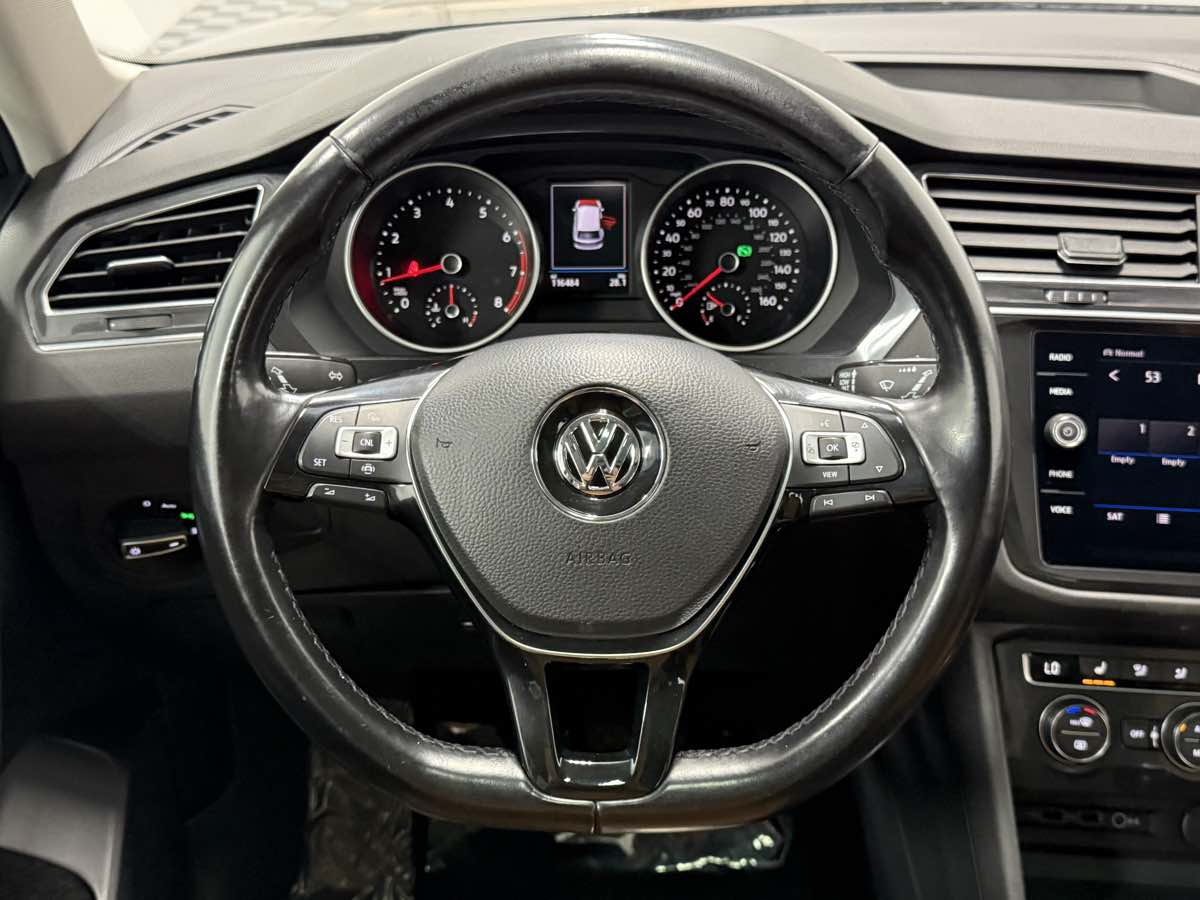2019 Volkswagen Tiguan SEL R-Line photo 12