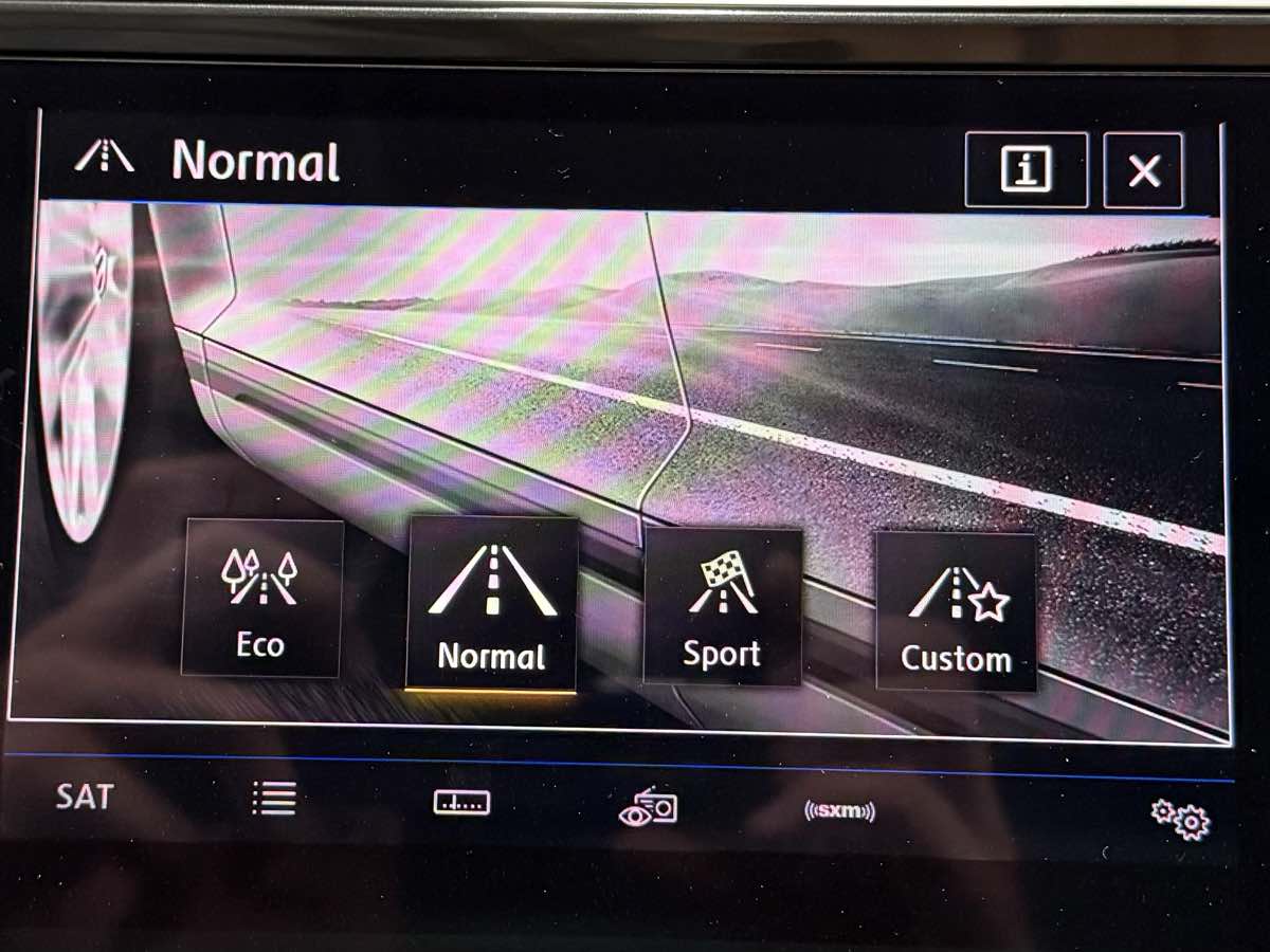 2019 Volkswagen Tiguan SEL R-Line photo 18