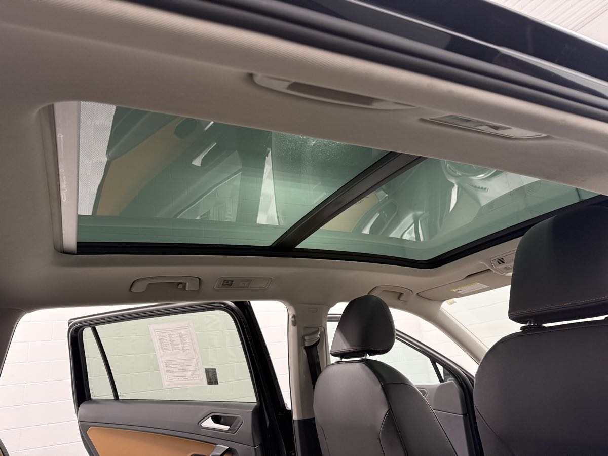 2019 Volkswagen Tiguan SEL R-Line photo 22