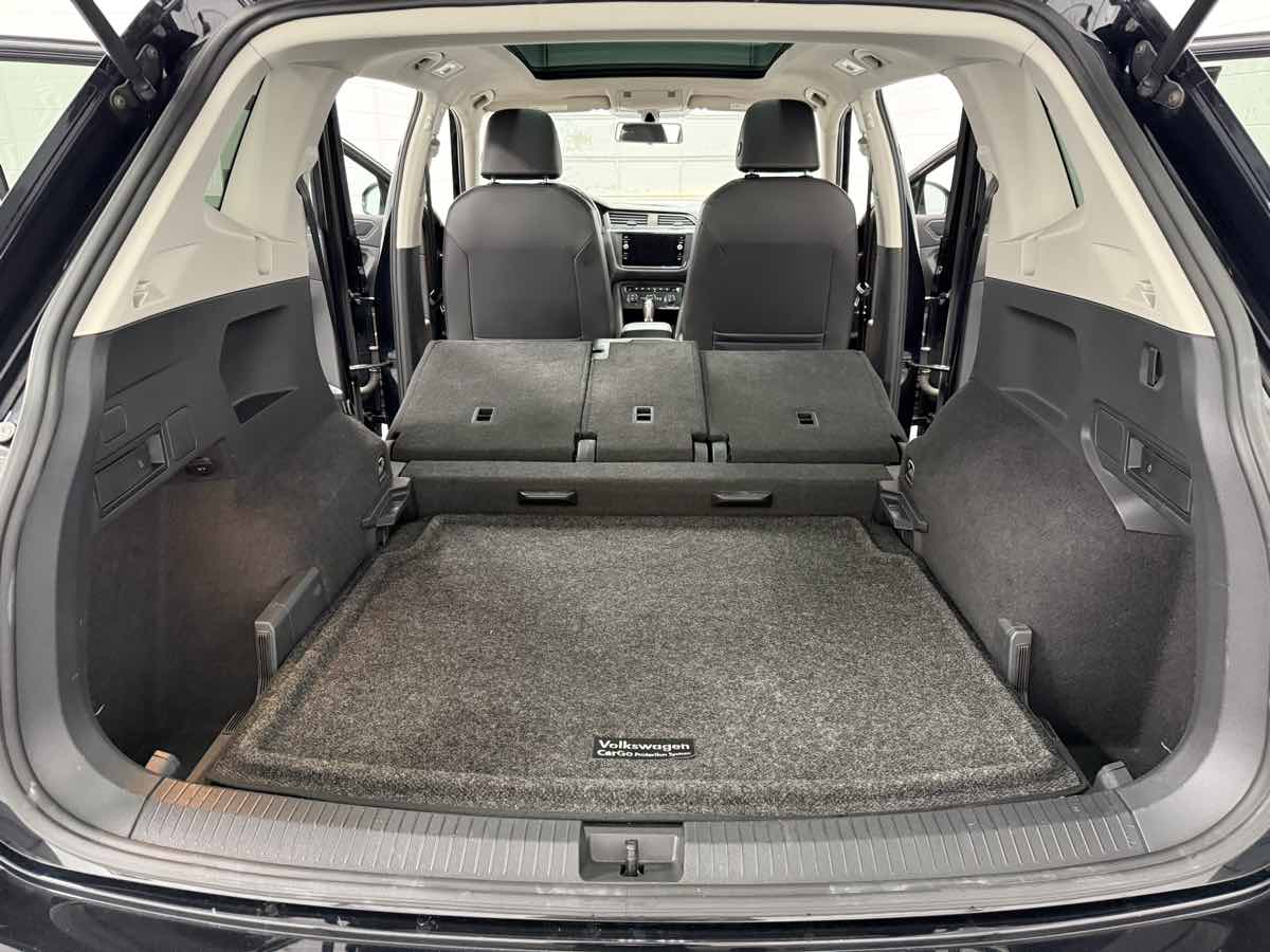 2019 Volkswagen Tiguan SEL R-Line photo 23