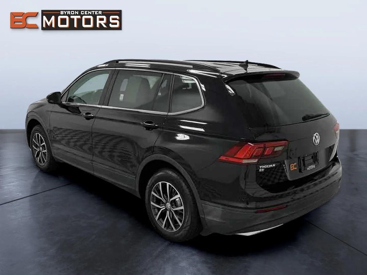 2019 Volkswagen Tiguan SEL R-Line photo 2