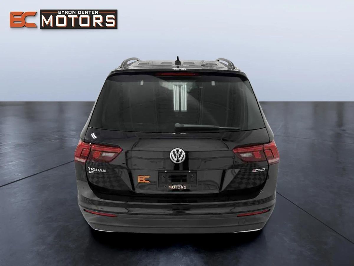 2019 Volkswagen Tiguan SEL R-Line photo 3