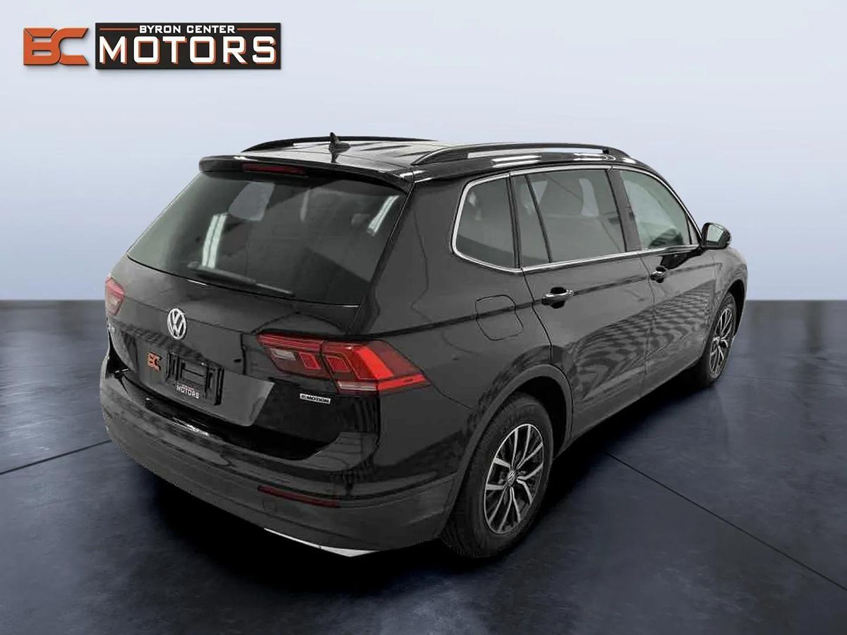 2019 Volkswagen Tiguan SEL R-Line photo 4