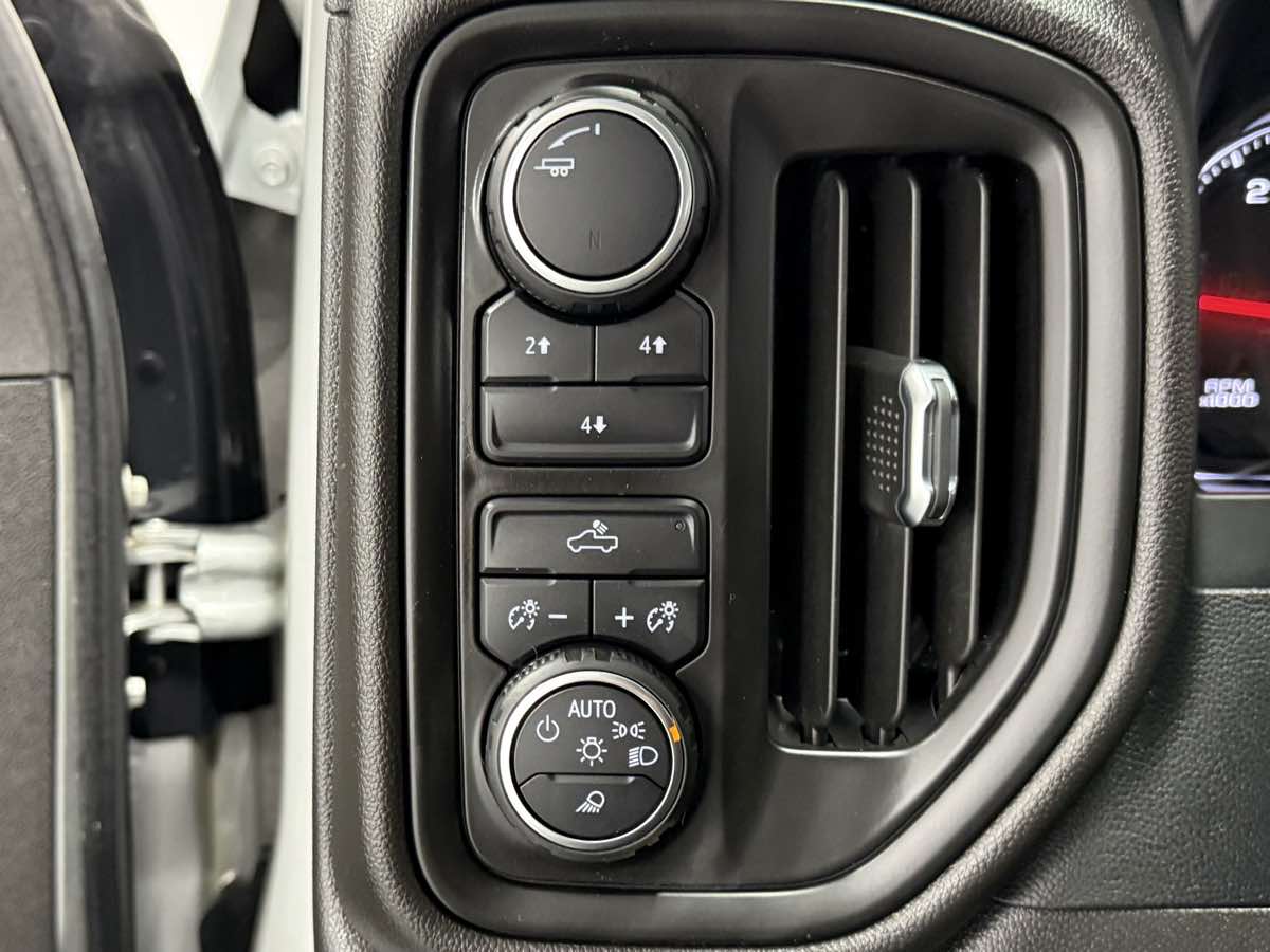 2022 Chevrolet Silverado 2500HD Custom photo 16