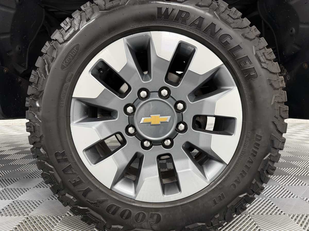 2022 Chevrolet Silverado 2500HD Custom photo 22