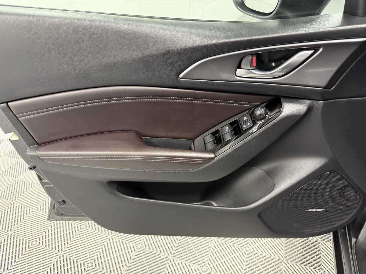2018 Mazda Mazda3 Grand Touring photo 9