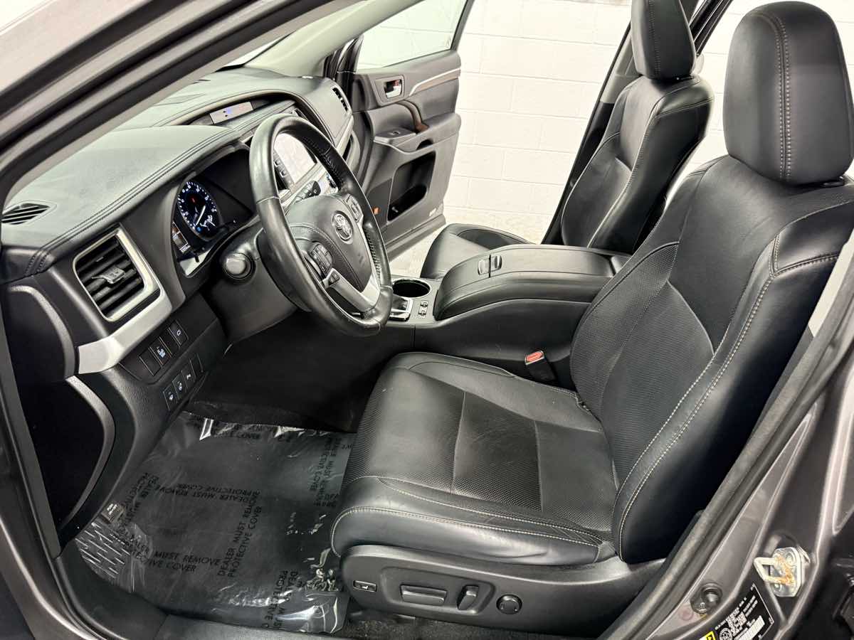 2015 Toyota Highlander Limited photo 11