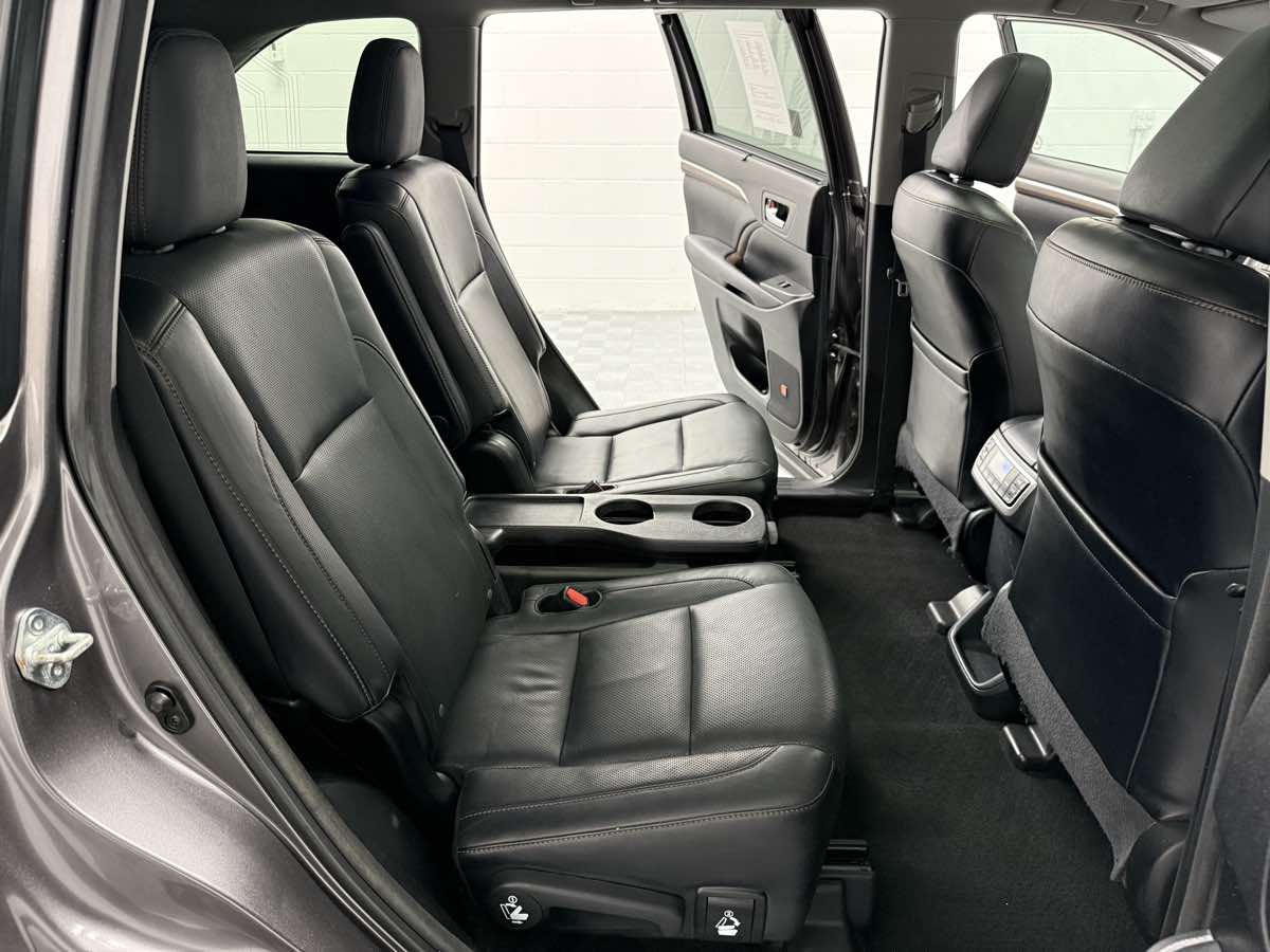 2015 Toyota Highlander Limited photo 13
