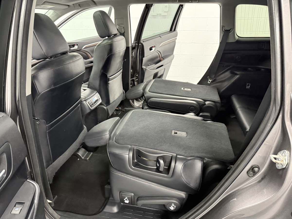 2015 Toyota Highlander Limited photo 15