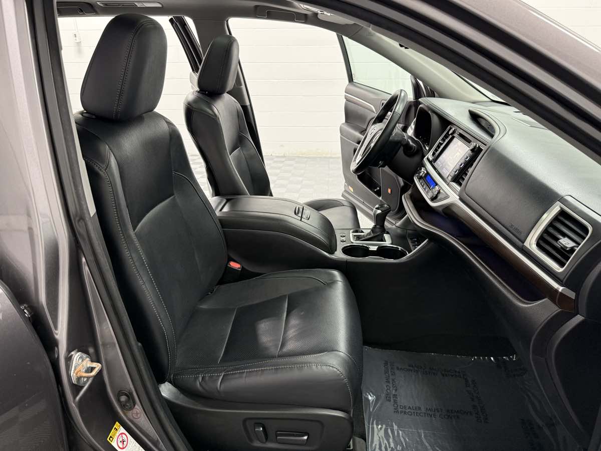 2015 Toyota Highlander Limited photo 16