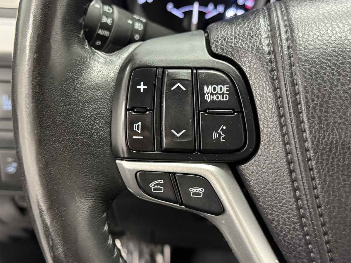 2015 Toyota Highlander Limited photo 18