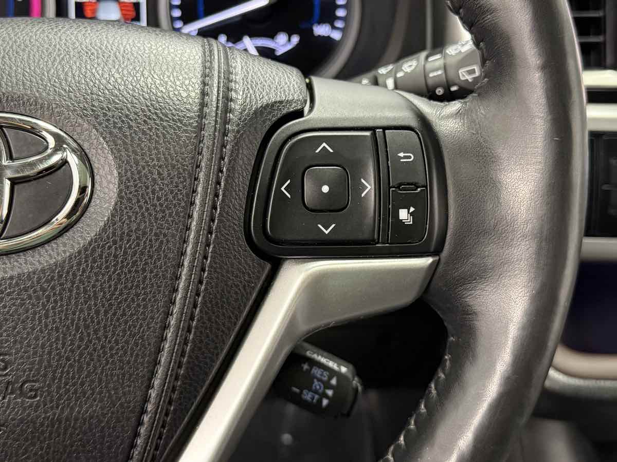 2015 Toyota Highlander Limited photo 19