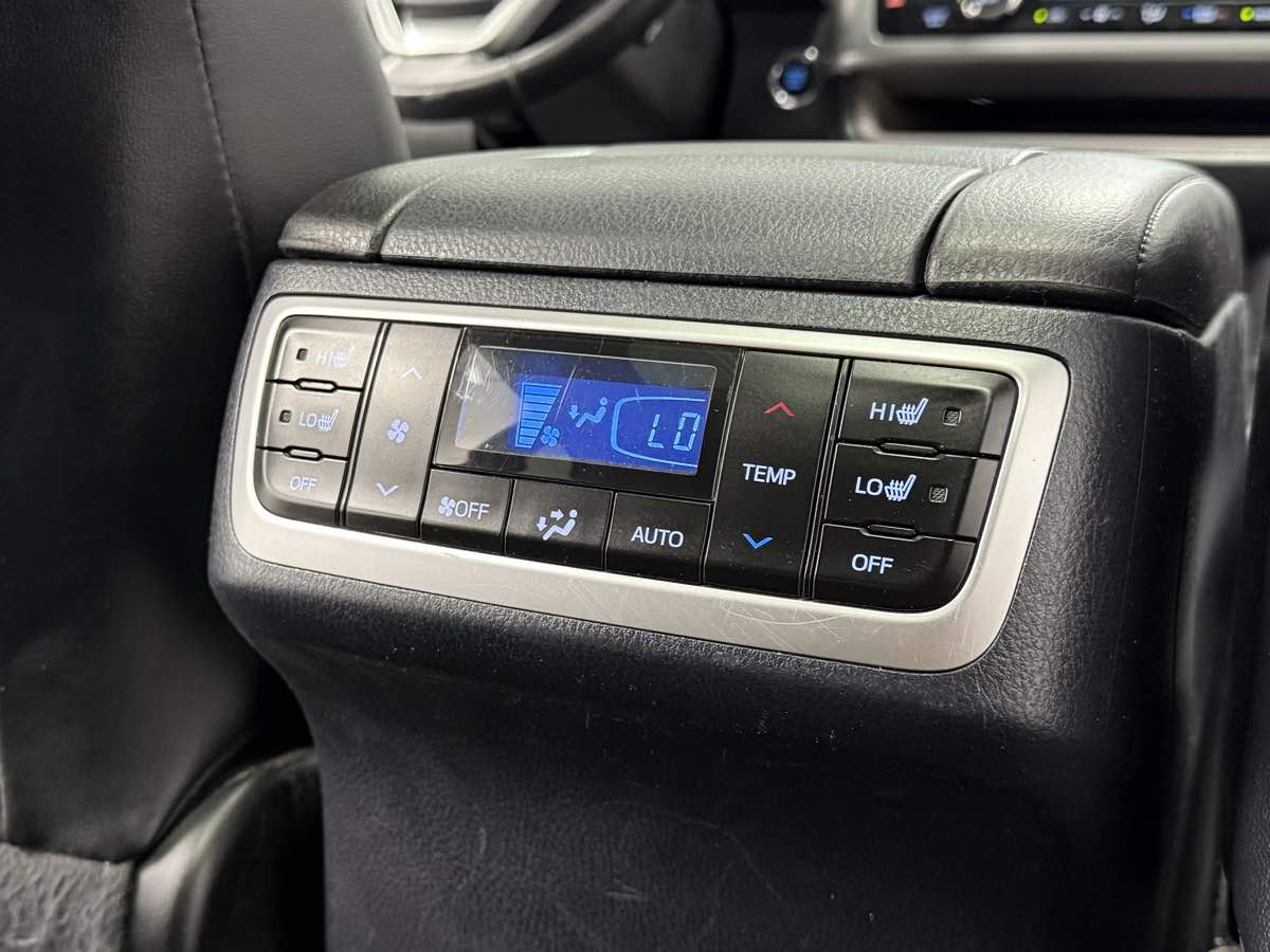 2015 Toyota Highlander Limited photo 28