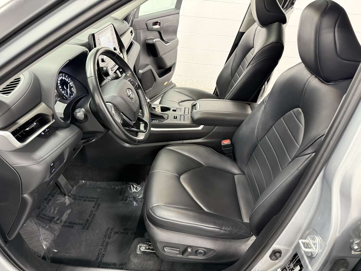 2021 Toyota Highlander XLE photo 9