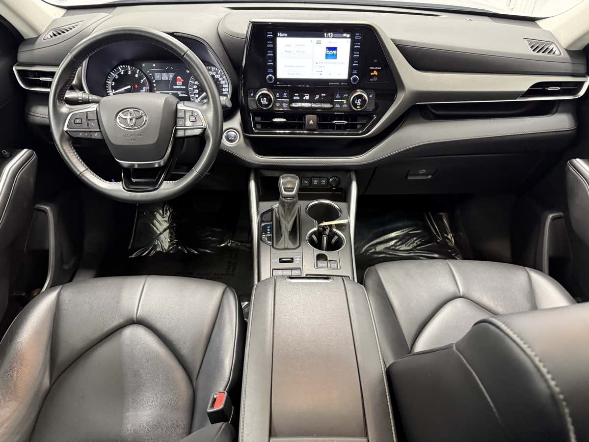 2021 Toyota Highlander XLE photo 10
