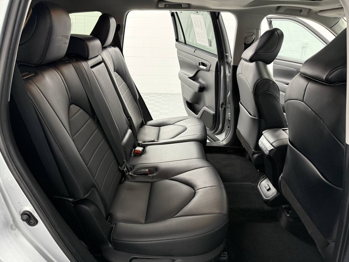 2021 Toyota Highlander XLE photo 11